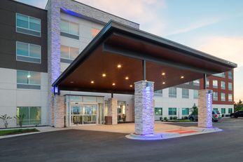 Holiday Inn Express & Suites Bourbonnais