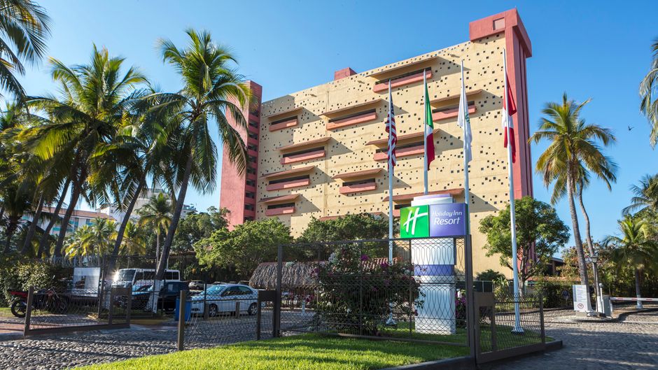 Holiday Inn Resort Ixtapa Exterior