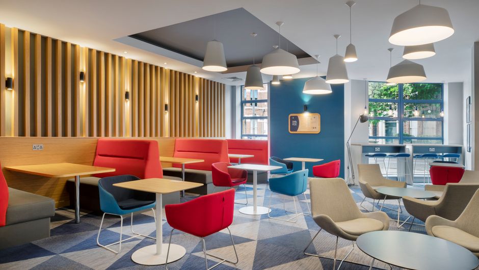 Holiday Inn Express Queens Quarter Lobby
