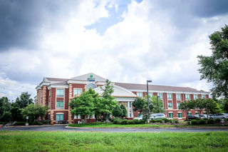 Holiday Inn Express Hotel & Suites