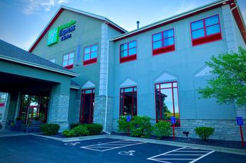 Holiday Inn Express & Stes Olathe North