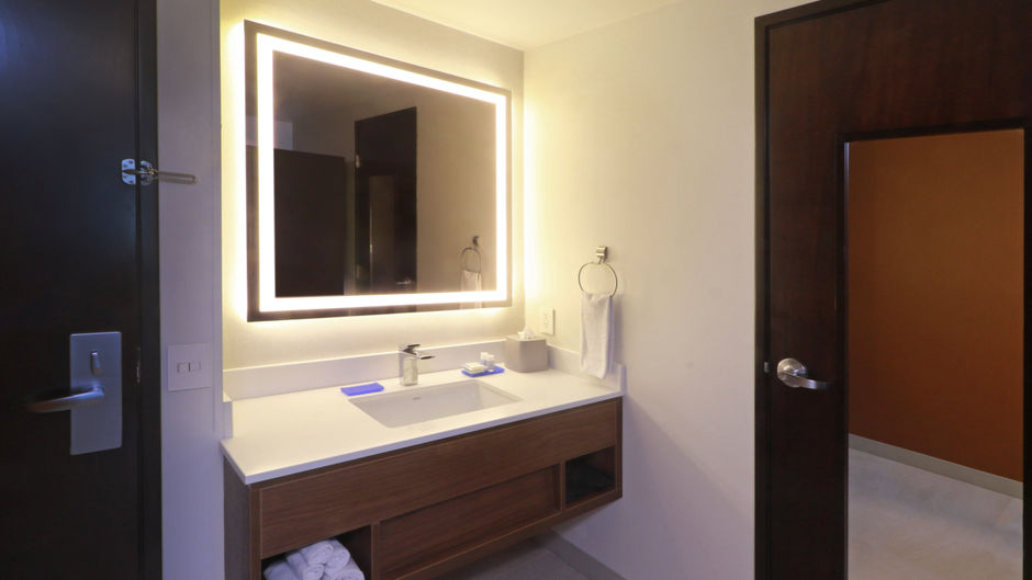 Holiday Inn Express Guadalajara Iteso Room