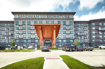 Sandman Signature Plano-Frisco Hotel