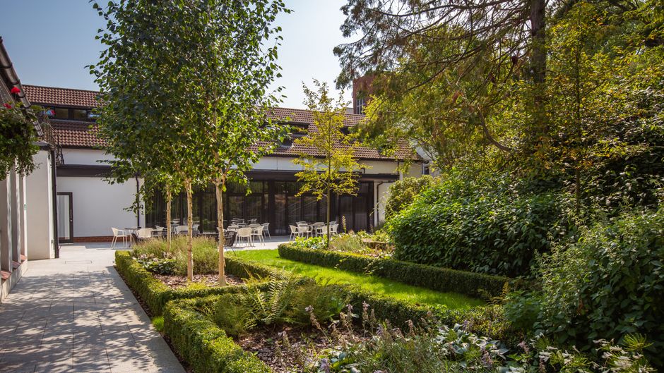 Crowne Plaza Gerrards Cross Hotel Exterior