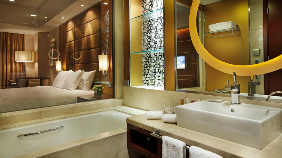Crowne Plaza Hotel Yantai Sea View Room