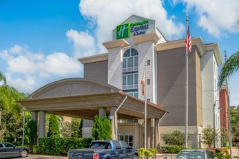 Holiday Inn Express Hotel & Suites