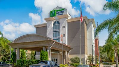 Holiday Inn Express Hotel & Suites