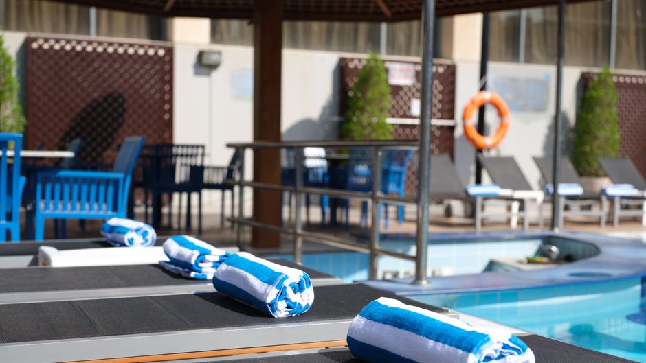 Holiday Inn Suites Kuwait Salmiya Pool