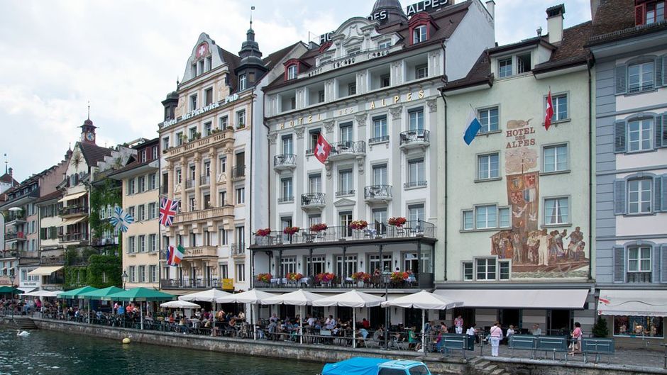 Hotel Des Alpes Exterior