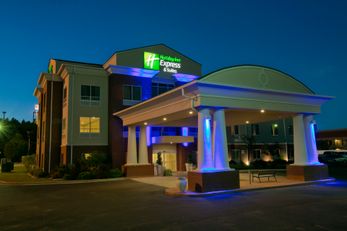 Holiday Inn Express Hotel & Suites