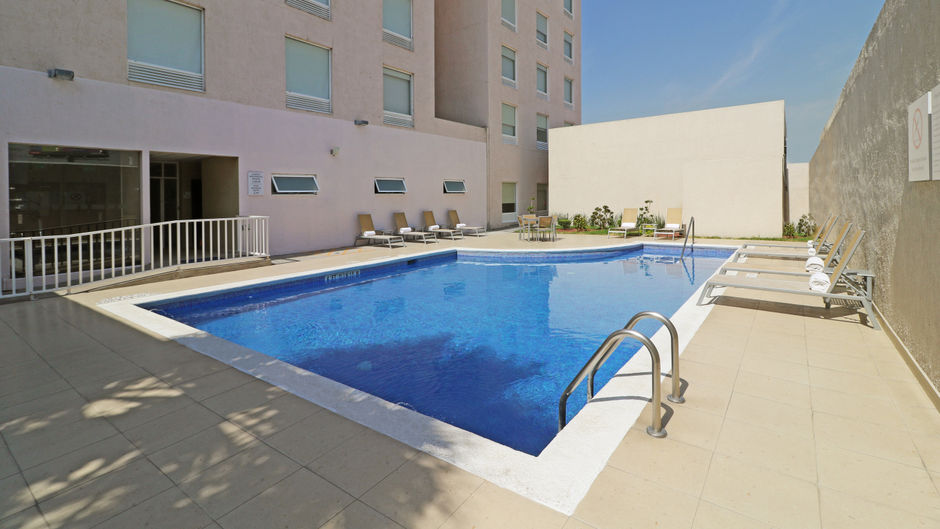 Holiday Inn Express Guadalajara Airport Pool