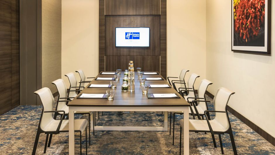 Holiday Inn Express Kolkata Airport Meeting