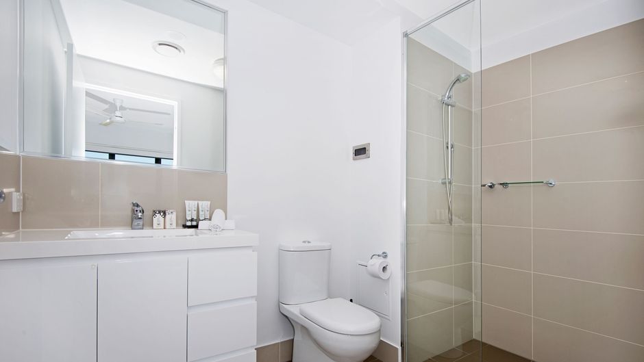 Allure Hotel and Apartments Room