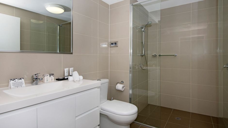 Allure Hotel and Apartments Room