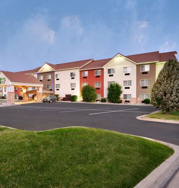 Holiday Inn Express Hotel & Suites