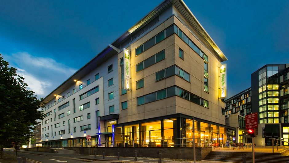 Holiday Inn Express Leeds-Armouries Exterior