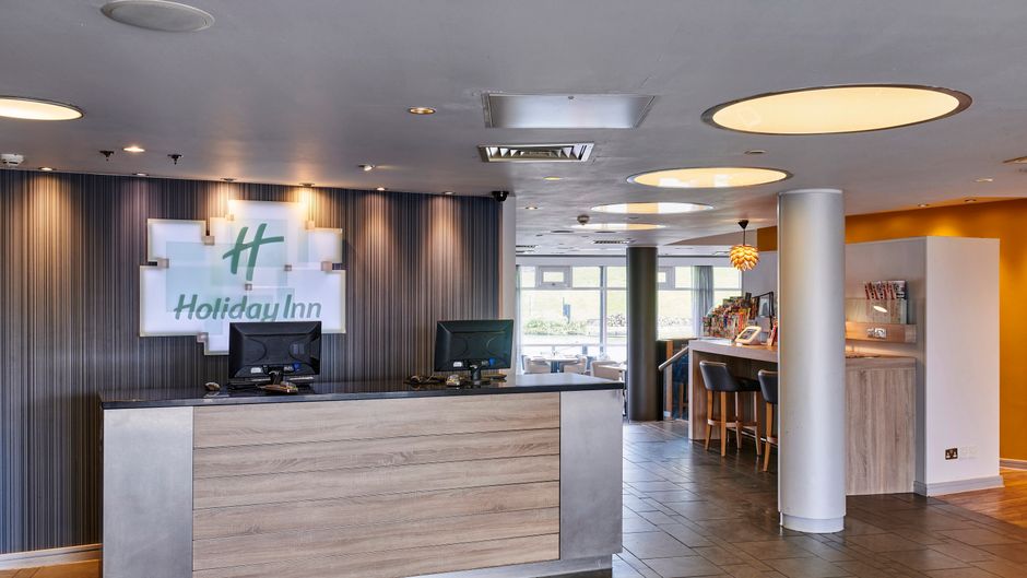 Holiday Inn Ellesmere Port Lobby