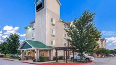 HomeTowne Studios & Suites Bentonville