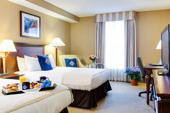 Salem Waterfront Hotel