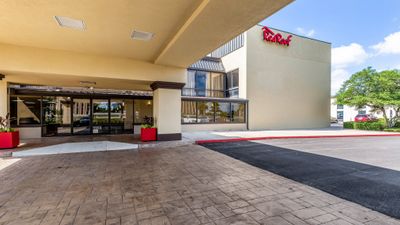 Red Roof PLUS Suites Houston IAH Arpt SW