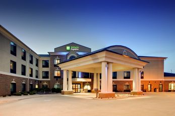 Holiday Inn Express Hotel & Suites Peru