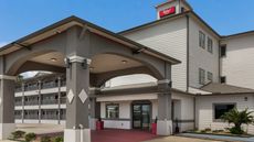 Red Roof PLUS+ Galveston - Beachfront