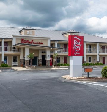 Red Roof Inn & Suites Calhoun