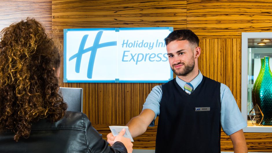 Holiday Inn Express Tamworth Lobby