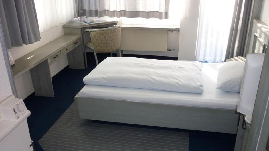 Avenue Hotel Room