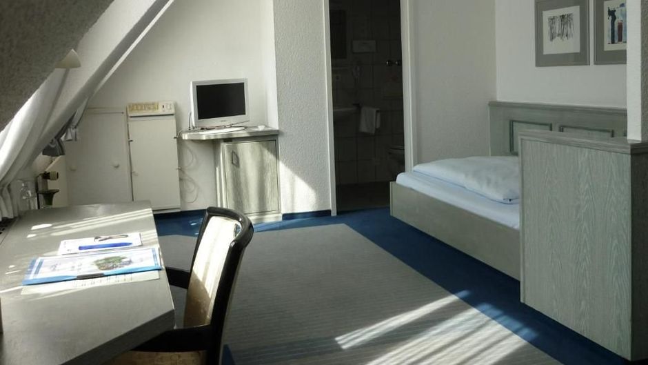 Avenue Hotel Room