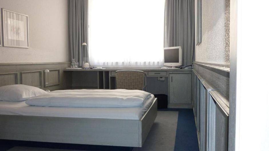 Avenue Hotel Room