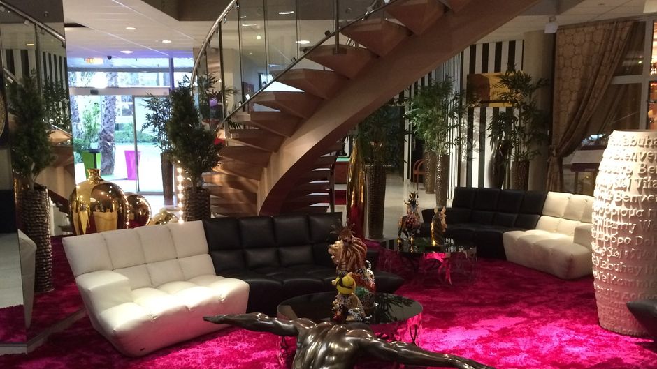 Grand de Hotel, Nimes Lobby