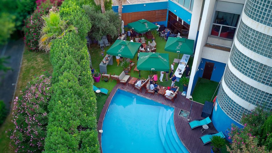 Grand de Hotel, Nimes Pool