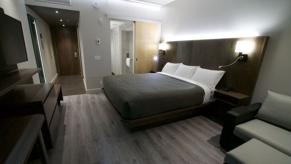Hotel & Suites Normandin Lev Room