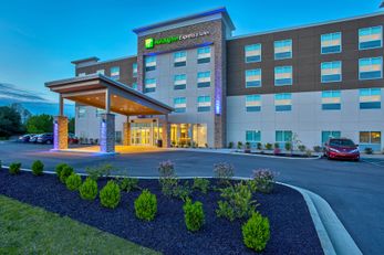 Holiday Inn Express & Suites Versailles