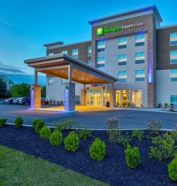 Holiday Inn Express & Suites Versailles