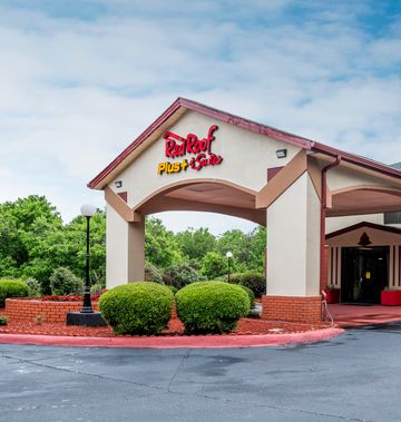 Red Roof PLUS & Suites Opelika
