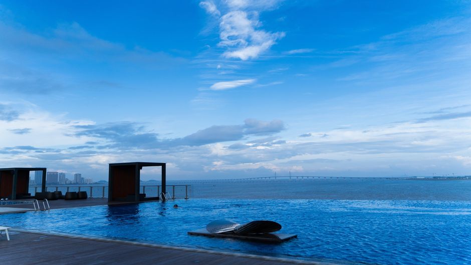 InterContinental Hotels ZHUHAI Pool