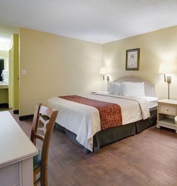OYO Hotel Dundee By Crystal Lake