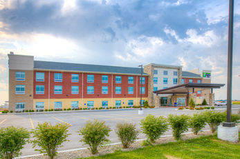 Holiday Inn Express & Suites Remington