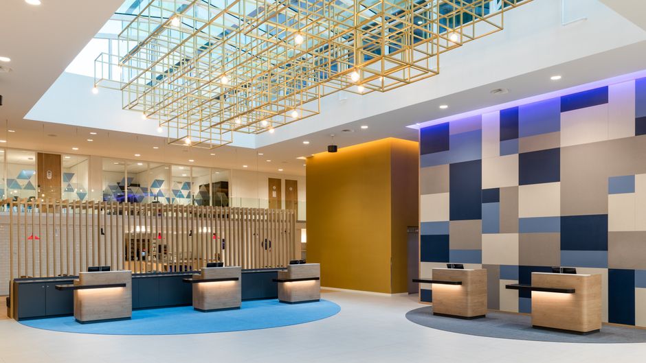 Holiday Inn Express North Riverside Lobby