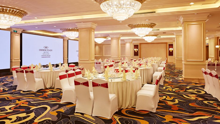 Crowne Plaza Hotel & Suites Landmark Ballroom