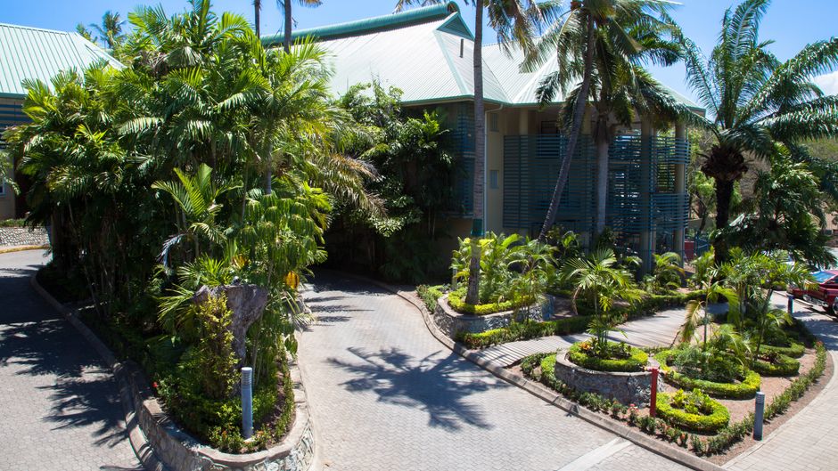 Gateway Hotel & Apartments Exterior