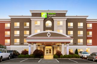 Holiday Inn Express Hotel & Suites