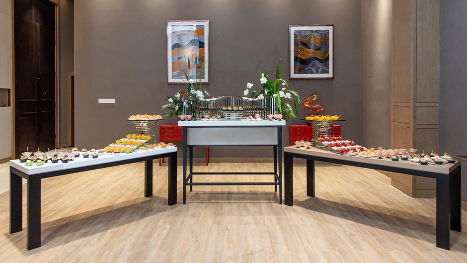 Holiday Inn Riverside Wuhan Meeting