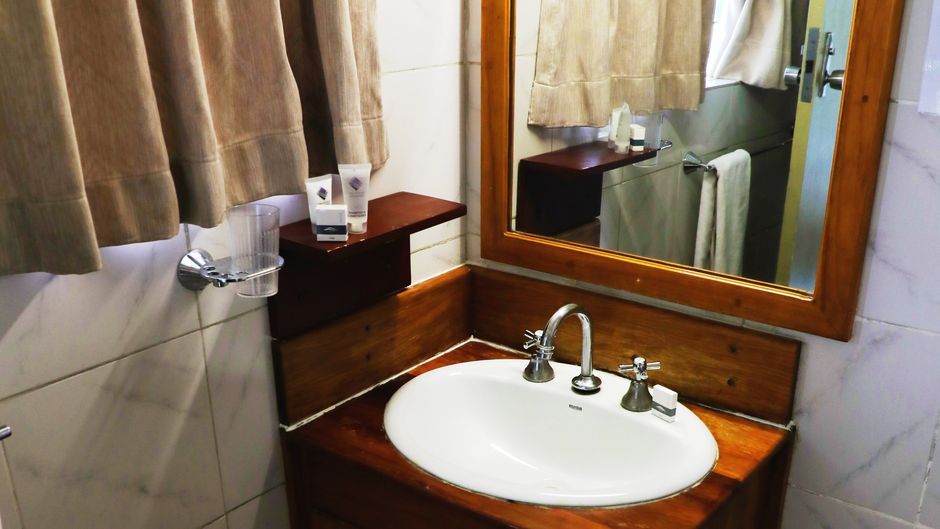 Huon Gulf Hotel & Apartments Room