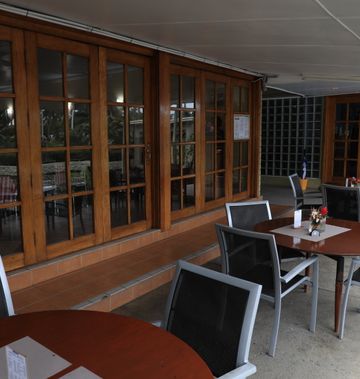 Huon Gulf Hotel & Apartments