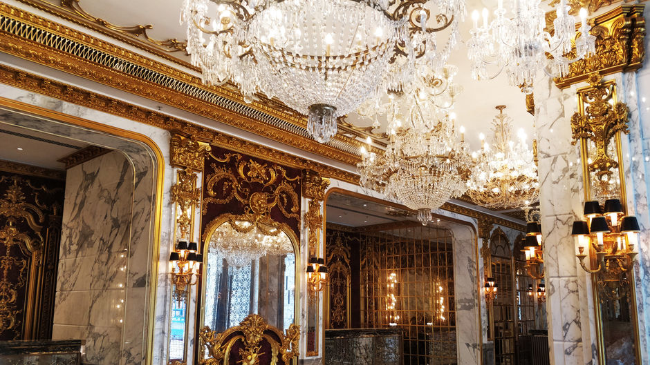 Hotel Alexandra Lobby