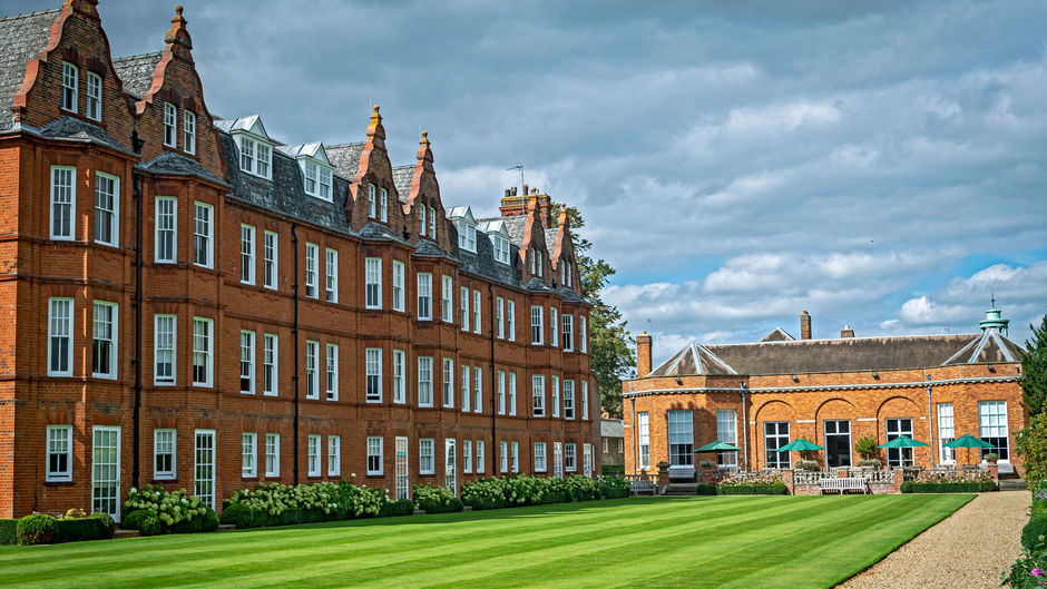 Cbh Jockey Club Rooms Exterior