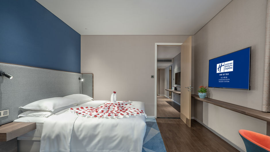 Holiday Inn Exp South Railway Station Suite